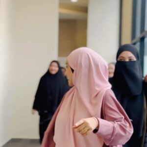 Wan Sharmila Instagram - If you are grateful, I will surely increase you. ( in favor) - Surah Ibrahim 14:7

When in Sandakan, Sabah. 
Terima Kasih semua! Ada rezeki kita jumpa lagi. Syukran @muslimahazzahraofficial