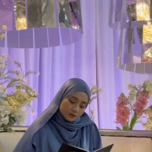 Wan Sharmila Instagram - If you are grateful, I will surely increase you. ( in favor) - Surah Ibrahim 14:7

When in Sandakan, Sabah. 
Terima Kasih semua! Ada rezeki kita jumpa lagi. Syukran @muslimahazzahraofficial