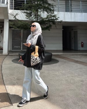 Wan Sharmila Instagram - Di pagi hari Gong Xi Fa Chai. Alang-alang ada paparazzi ambil gambar kita … kita post terus.😎

May Allah berikan kemenangan luar biasa untuk pekerjaan dan usaha kita semua. Aminn .♥️

Don’t underestimate doa. DIA suka kita selalu mengharap dan meminta kepadaNYA. 

Happy Holiday semua!