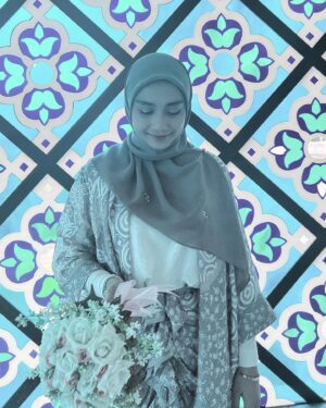 Wan Sharmila Instagram - Sesungguhnya jodoh itu rahsia Allah. 

Alhamdulillah syukur. My dear sister, Semoga menjadi isteri yang terbaik dunia akhirat. I love you. ❤️ 💐
