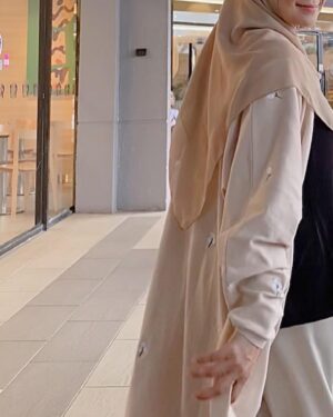 Wan Sharmila Instagram - Assalamualaikum. Lama tak perkenalkan nama watak. Ok nama dia Hanis. Tunggu Ramadhan 2024 nanti #wanitasyurga di Tv3. Doakan lala masih pandai berlakon tau . ☺️

Outfit : @poplook
#poplookootd