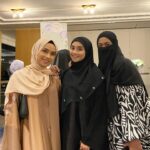 Wan Sharmila Instagram - U need companionship.. (become stronger as mountain) increase iman together… eg: go umrah together.. wake friends to ibadah.. etc.. 👆🏻 Antara note yang sempat lala salin during IlM Fest Also the best homework for us to do : About 10 sabahat Nabi Muhammad SAW were promised Jannah. MasyaaAllah. Inspiring . Jom kita buat sama2! 🫀♥️ Thank you very much to @kaiyisah @iamiliiiiiiii @zandrahakimi all beautiful ladies with beautiful heart for having me. Xoxo!