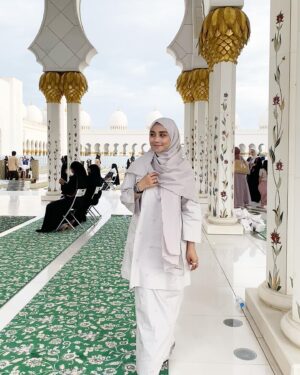 Wan Sharmila Instagram - Syukur for everything . Salam Aidilfitri, Maafkan salah silap. 

#abudhabi #sheikhzayedmosque
