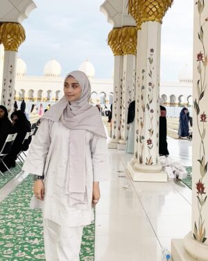 Wan Sharmila Instagram - Syukur for everything . Salam Aidilfitri, Maafkan salah silap. 

#abudhabi #sheikhzayedmosque