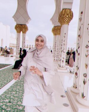 Wan Sharmila Instagram - Syukur for everything . Salam Aidilfitri, Maafkan salah silap. 

#abudhabi #sheikhzayedmosque
