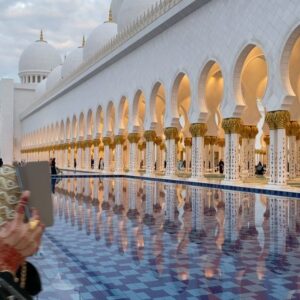 Wan Sharmila Instagram - Syukur for everything . Salam Aidilfitri, Maafkan salah silap. 

#abudhabi #sheikhzayedmosque
