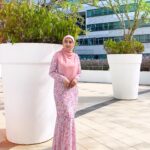 Wan Sharmila Instagram - Tengah practice nak berjalan raya rumah mak awak. Kalau comel macam ni boleh dapat duit raya tak? ☺️ Selamat Hari Raya .. 😍 *sorry la caption miang pulak* @angguncottoncollection_hq #anggunrayakaliniberbeza