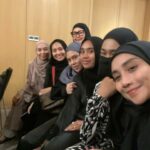 Wan Sharmila Instagram - U need companionship.. (become stronger as mountain) increase iman together… eg: go umrah together.. wake friends to ibadah.. etc.. 👆🏻 Antara note yang sempat lala salin during IlM Fest Also the best homework for us to do : About 10 sabahat Nabi Muhammad SAW were promised Jannah. MasyaaAllah. Inspiring . Jom kita buat sama2! 🫀♥️ Thank you very much to @kaiyisah @iamiliiiiiiii @zandrahakimi all beautiful ladies with beautiful heart for having me. Xoxo!