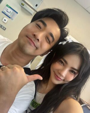 Wanida Termthanaporn Instagram - เราฟังเพลง ตามไปดูคอนเสิตพี่ๆมาตั้งแต่เด็กๆ ก็ไม่เคยคิดไม่ฝันว่าโตมาจะได้มาอยู่บนเวทีเดียวกับพวกเค้าด้วย ☺️ ขอบคุณ Rs นะคะที่ให้โอกาศ girly berry มาอยู่บนเวทีนี้ด้วย สนุกมากมากเลยค่ะ 😘 #rsmeetingconcert2024 #girlyberry