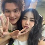 Wanida Termthanaporn Instagram - เราฟังเพลง ตามไปดูคอนเสิตพี่ๆมาตั้งแต่เด็กๆ ก็ไม่เคยคิดไม่ฝันว่าโตมาจะได้มาอยู่บนเวทีเดียวกับพวกเค้าด้วย ☺️ ขอบคุณ Rs นะคะที่ให้โอกาศ girly berry มาอยู่บนเวทีนี้ด้วย สนุกมากมากเลยค่ะ 😘 #rsmeetingconcert2024 #girlyberry