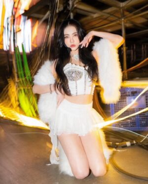 Wanida Termthanaporn Instagram - 👗 @lookmai.92 📸 @therayphoto #rsmeetingconcert2024 #girlyberry