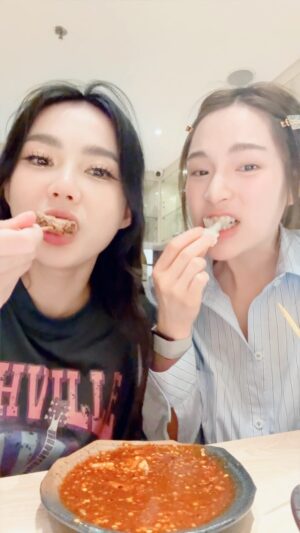Wanida Termthanaporn Instagram - Mukbung show 😂 กินจนกว่าชีวิตจะหาไม่ 🤣