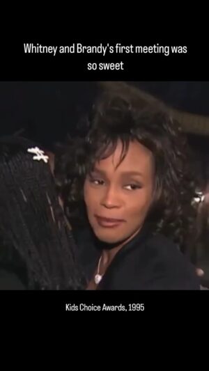 Whitney Houston Instagram - When Brandy first met Whitney at the Kids Choice Awards in 1995 💜✨
Repost: @about_whitney