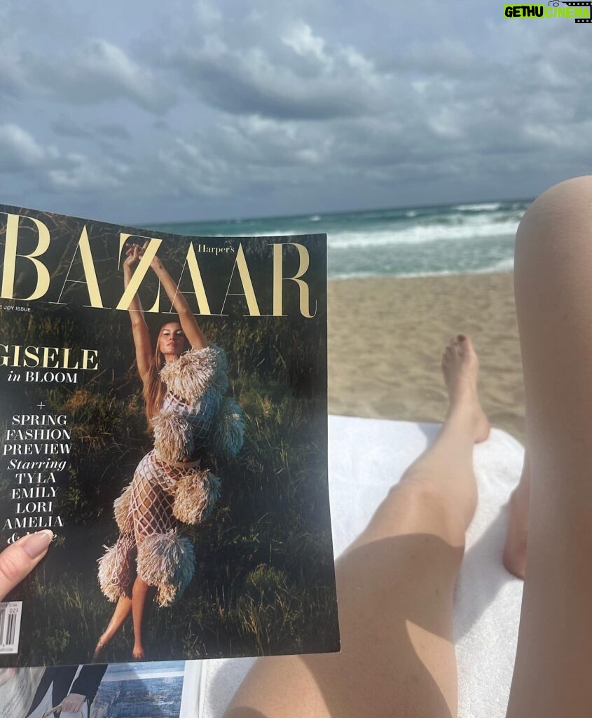 Whitney Port Instagram - Self Care, Sunday Edition -solo time at the beach to soak up that vitamin d. It really does it for me. -necessary reading @harpersbazaarus - @nudestix spf/blushtint -beach reads -more necessary reading -my ❤️ -legendary people watching - @perelelhealth room service -fresh basked 🍪 @fspalmbeach - @joannavargas face masks