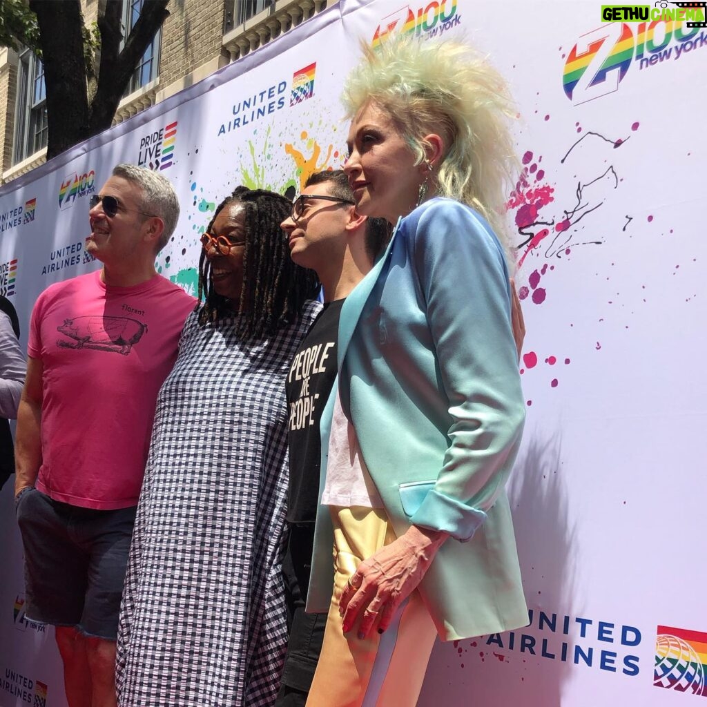 Whoopi Goldberg Instagram - @bravoandy @csiriano @cyndilauper a good afternoon with some people I really like.