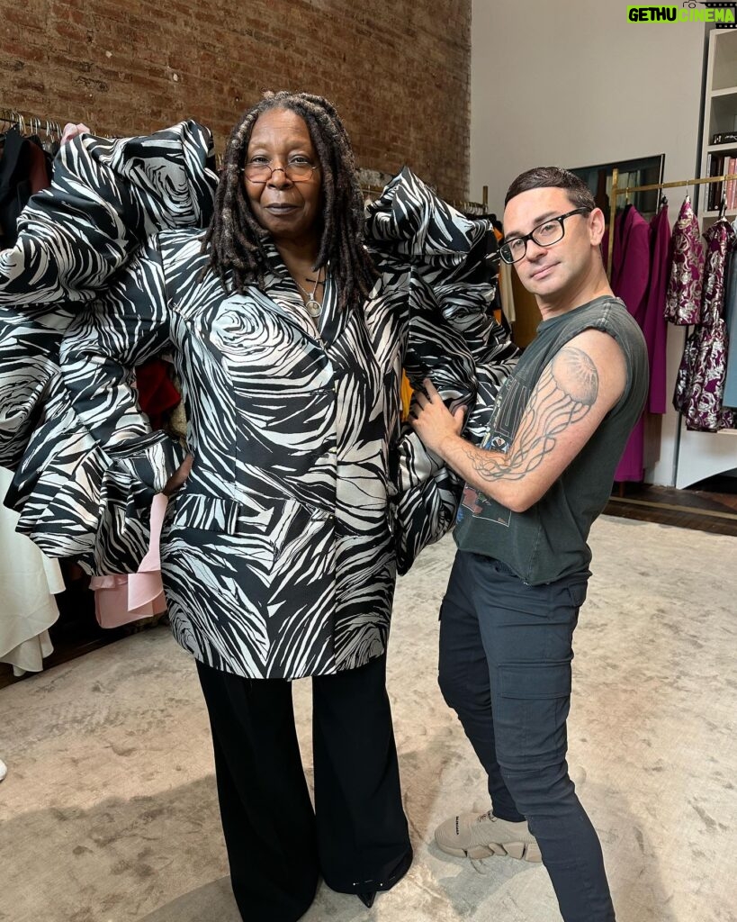 Whoopi Goldberg Instagram - Today I’m playing with the fabulous @csiriano!