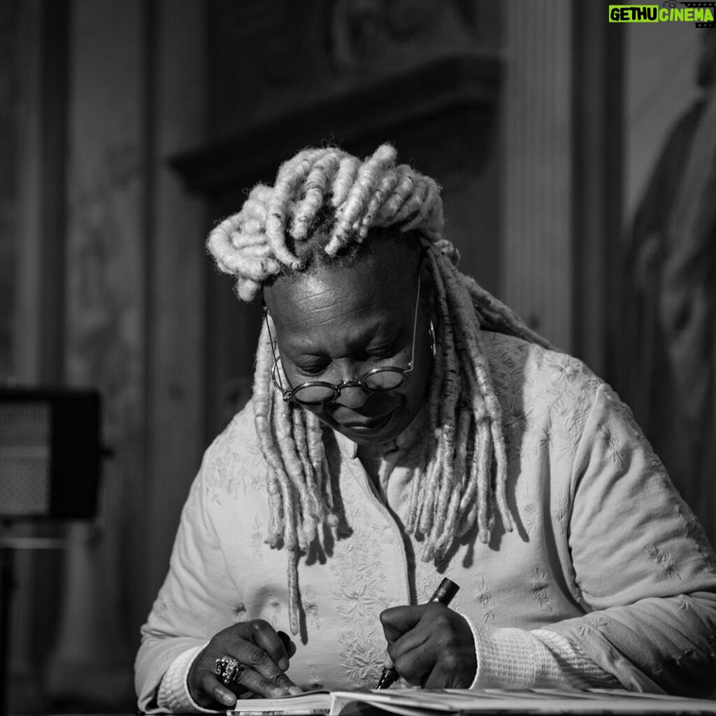 Whoopi Goldberg Instagram - Signing my books in Italy #unqualifiedhostess thank you Bassano Del Grappa - Libreria Palazzo Roberti @libreria_palazzo_roberti Roberti