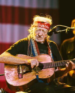 Willie Nelson Instagram - The next round of the @outlawmusicfestival kicks off tonight! Join me with @bobweir, @derekandsusan, @sci_official, @loslobos and @particlekid for some very special shows. For dates and info, head to outlawmusicfestival.com (link in bio) @outlawmusicfestival  @blackbird_presents #outlawmusicfestival 

📷: @aubreywisephoto