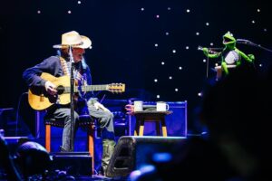 Willie Nelson Instagram - A special #Luck reunion. @luckreunion #RainbowConnection

📷: Alana Swaringen