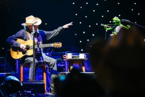 Willie Nelson Instagram - A special #Luck reunion. @luckreunion #RainbowConnection

📷: Alana Swaringen