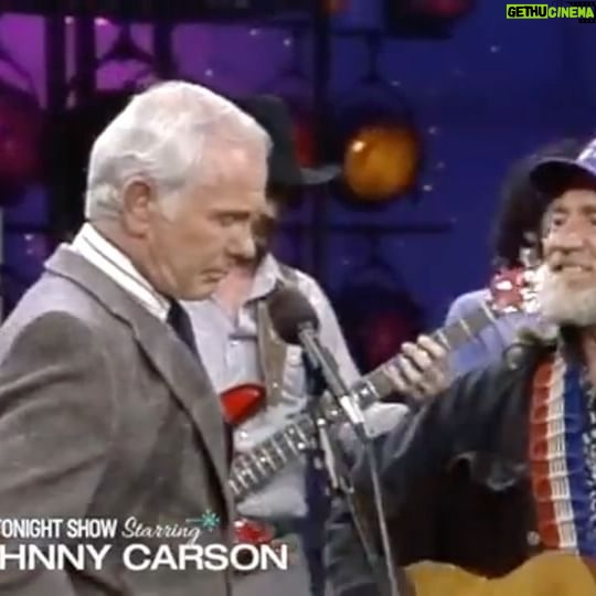 Willie Nelson Instagram - That time when @officialjohnnycarson joined Willie to sing “To All The Girls I’ve Loved Before”... 🎥: The Tonight Show Starring Johnny Carson