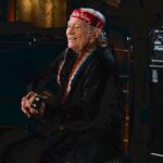 Willie Nelson Instagram - The legendary @willienelsonofficial returned to #Colbert to perform his timeless classic “I Never Cared for You” and had us in nostalgic bliss! 🤩🎼