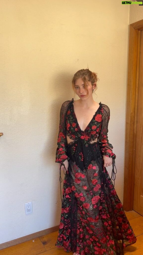 Willow Shields Instagram - Roses for Primrose dress by @forloveandlemons 🌹