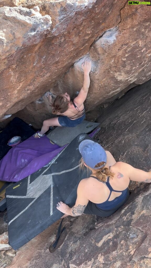 Willow Shields Instagram - My first V3 outside: Skimmer in Hueco Tanks finishing like a beached whale. Also upon research I believe I started this climb wrong but will be back to try again 🫶🏻✨ #climbing #beginnerclimber #huecotanks Top by. @freepeople Shorts @beyondyoga