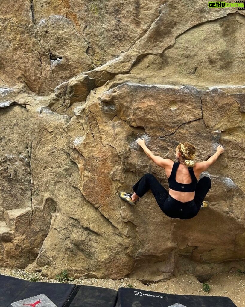 Willow Shields Instagram - Recent climbing adventures in California and New Mexico 🧗‍♀️🤍