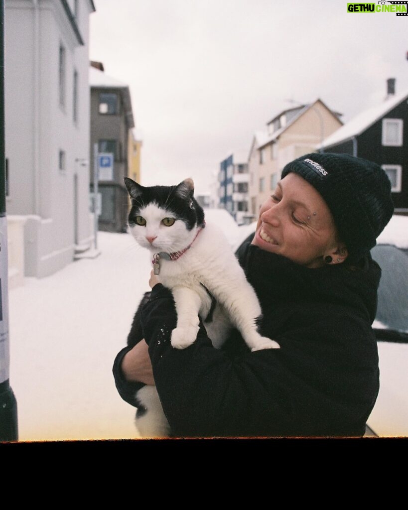 Willow Shields Instagram - Iceland on 35mm film 🫶🏻