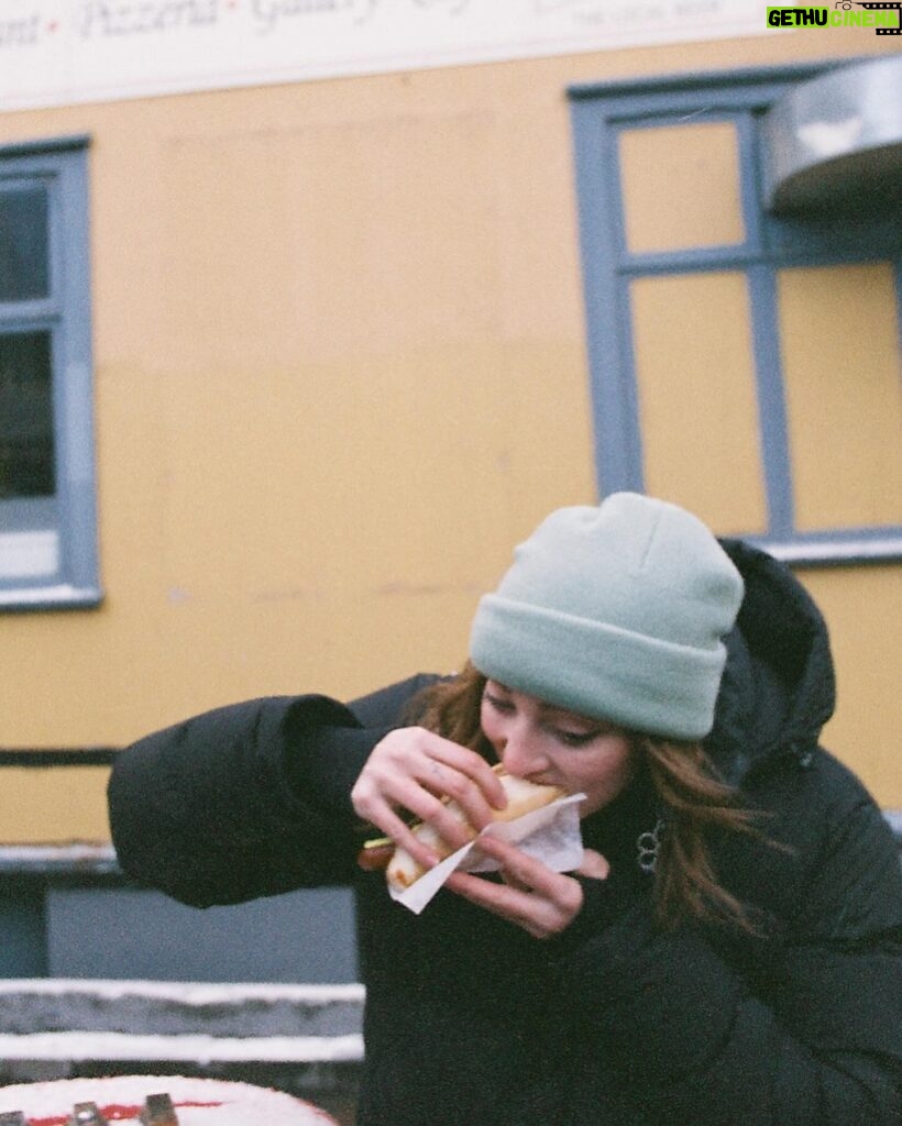 Willow Shields Instagram - Iceland on 35mm film 🫶🏻