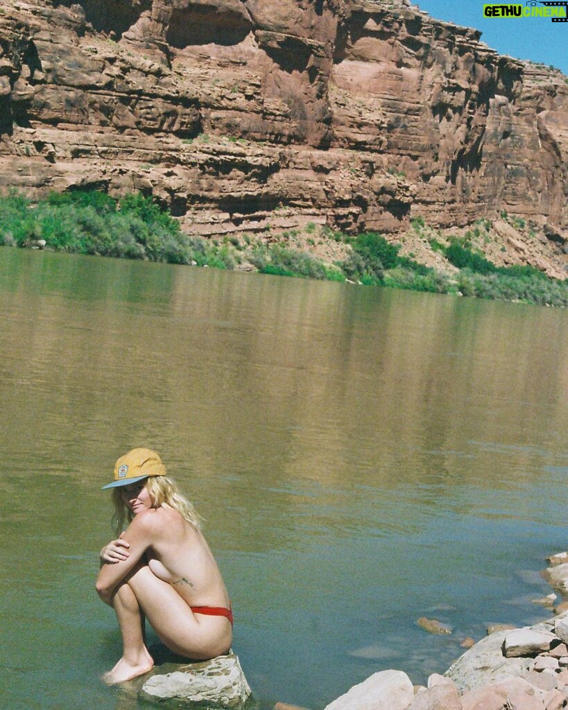 Willow Shields Instagram - Moab Utah on film ✨🌼