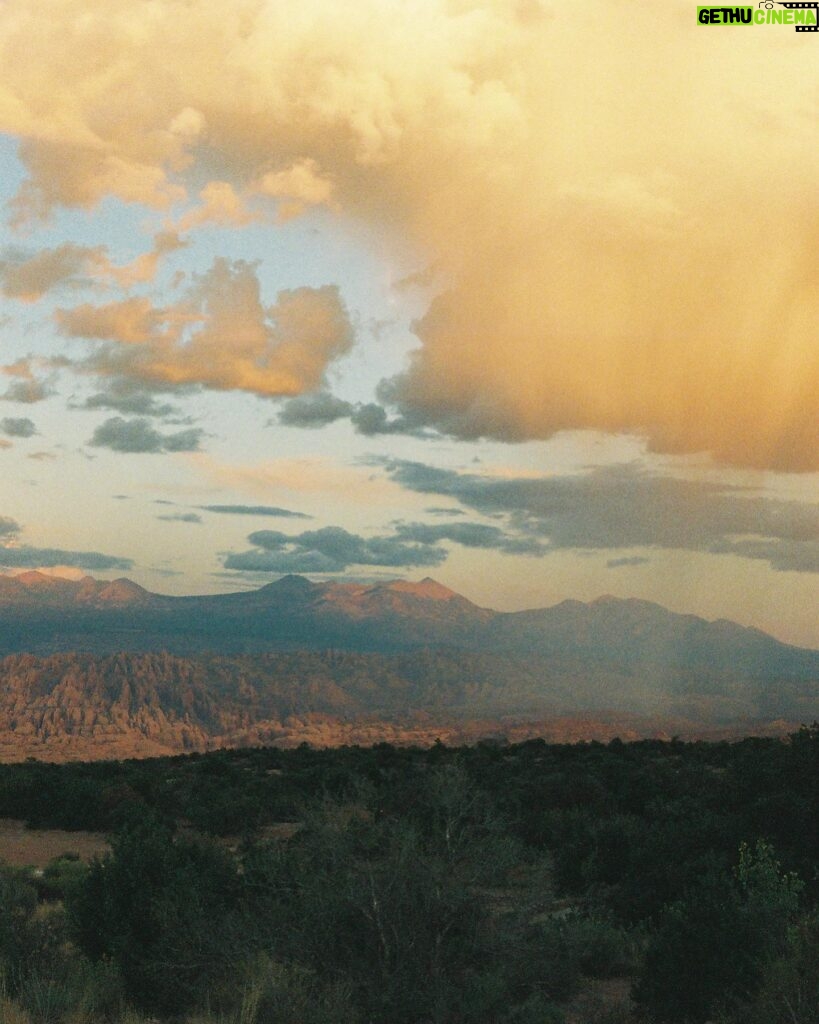 Willow Shields Instagram - Moab Utah on film ✨🌼