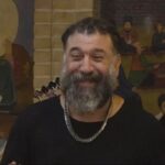 Wilma Elles Instagram - 29. Eylül de İranlı filmim "Hülya" İran da vizyona giriyor ... çok güzel bir ekiple tanıştım... çekimde çok keyif aldım...en başta yönetmenimizi @morteza.atashzamzam çok teşekkür ederim ve tabiki @elifdemirelli_ant çok teşekkür ederim ✨🤍 @pouriapoursorkh #aliansarian 🤍 پس از دو سال انتظار و چند بار وقفه در اکران فیلم سینمایی کمدی موزیکال  «هولیا» به کارگردانی مرتضی آتش زمزم روی پرده سینماهای کشور می رود. به گزارش روابط عمومی پروژه، «هولیا» که فیلمبرداری آن در استانبول ترکیه و ایران انجام شده، از چهارشنبه 29 شهریور ماه در سینماهای سراسر کشور به نمایش درخواهد آمد. هولیا داستان جگرِ زنی است که اشتباهی به یک گنده لات محل پیوند می خورد ‌‌و گنده لات جگردار محل را دگرگون می کند! در این فیلم موزیکال هفت ترانه خاطره انگیز ایرانی و‌ خارجی در فضایی فانتزی، توسط محمدرضا هدایتی و زنده یاد علی انصاریان بازخوانی شده اند. پوریا پورسرخ، محمد رضا هدایتی، علی انصاریان، مریم امیر جلالی، بهراد خرازی و (با حضور) محمد فیلی و افشین سنگ چاپ، مجید شهریاری، شراره رخام، شیوا خسرو مهر، شیوا طاهری، مهدی امینی، علی کوچولو، مهدی حسینی، مریم نقیب، هدی استواری، شیما جوهری و مسعود حقی بازیگران فیلم بوده و ویلما الس بازیگر آلمانی الاصل معروف سینما و تلویزیون ترکیه و هولیا دیکن دیگر بازیگر ترکیه ای در این فیلم بازی داشته اند. «هولیا» به تهیه کنندگی مرحوم ایرج تقی پور و مرتضی آتش زمزم تولید شده است. سایر عوامل اصلی فیلم عبارتند از: مدیر فیلمبرداری: محمد فضیله، نویسندگان: مرتضی آتش زمزم و جلال الدین دری، مدیر برنامه ریزی و سرپرست گروه کارگردانی: مسعود حقی، مدیر تولید: ابوالفضل آتش زمزم، مدیر صدابرداری: میثم یاردیلو، طراح گریم: مهیاد میمی، طراح صحنه و لباس: علی سنگینی، فیلمبردار: امین اسحاقیان، تدوین:کاوس آقایی، صداگذار: محمود موسوی نژاد، موسیقی: علی اسماعیلی، جلوه های ویژه و ساخت تیتراژ: امیر حسین مدرس، تصویربرداری هوایی: مصطفی علی پور حقیقی، جانشین تولید: مهدی رجبی، عکاس: آرش شاه محمدی، برنامه ریز: امین رنجبر، دستیار کارگردان: لیلا نصر، منشی صحنه: مرجان بهرامی، تصویربردار پشت صحنه: محمود کریمی، دستیاران تهیه کننده: حجت شمس، محمد رسول صادقی دلیوند و مشاور رسانه ای: هادی اعتمادی مجد. پخش فیلم را رسانه فیلمسازان با مدیریت حبیب اسماعیلی بر عهده خواهد داشت.