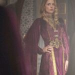 Wilma Elles Instagram - My new series "The Golden Apple - The Grand Conquest" now in 5 languages...also in English on Tabiienglish.com @tabiienglish @tekdenfilmyapim @kizilelmaresmi Here my makeover as Jeni Hatun the wife of Murat II. #series #osmanli #ottoman #tekdenfilm #wilmaelles #streaming #tabii #tabiienglish