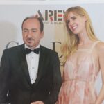 Wilma Elles Instagram - Gelin Damat Dergi Nin güncel kapak yüzü olmanın mutluluğunu yaşıyorum... Ne iyi denk geldi... çünkü tam o dönemde - şimdi evlendim.... O kadar çok çekimler ve defileeler için beyaz gelinlikleri giyindim ki herkes benim nikah fotoğrafları ilk önce bir performans olarak algıladı :)) şimdi de yavaş yavaş havalar ısınmaya başlıyor ve düğün sezon planlanıyor...Herkese mutluluklar dilerim!! Bir ömür boyu İnşallah ❤️ 2018 Nin eski kapak çalışmaları de ekledim....hangisi daha çok beğendiniz? @gelindamatdergisi @ferhatmugurtay @serhanserter_official @avsahcelik