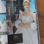 Wilma Elles Instagram - Gelin Damat Dergi Nin güncel kapak yüzü olmanın mutluluğunu yaşıyorum... Ne iyi denk geldi... çünkü tam o dönemde - şimdi evlendim.... O kadar çok çekimler ve defileeler için beyaz gelinlikleri giyindim ki herkes benim nikah fotoğrafları ilk önce bir performans olarak algıladı :)) şimdi de yavaş yavaş havalar ısınmaya başlıyor ve düğün sezon planlanıyor...Herkese mutluluklar dilerim!! Bir ömür boyu İnşallah ❤️ 2018 Nin eski kapak çalışmaları de ekledim....hangisi daha çok beğendiniz? @gelindamatdergisi @ferhatmugurtay @serhanserter_official @avsahcelik