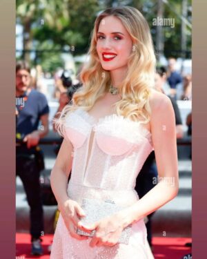 Wilma Elles Instagram - Cannes Film festival Red Carpet of "Fallen Leaves" wearing @gulaferatas ❤️ being styled by @nilufersatorius ❤️ #Hautecouture #cannes #filmfestival #dress #fallenleaves #wilmaelles #wilmaelles1