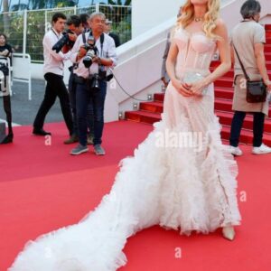 Wilma Elles Instagram - Cannes Film festival Red Carpet of "Fallen Leaves" wearing @gulaferatas ❤️ being styled by @nilufersatorius ❤️ #Hautecouture #cannes #filmfestival #dress #fallenleaves #wilmaelles #wilmaelles1