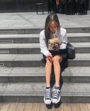 Woranuch Bhirombhakdi Instagram - แดดก็ร้อน…อ้อนใครได้บ้างงงงง 🙊 ☀️ 🙋🏻‍♀️