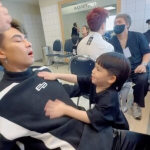 Worrawech Danuwong Instagram - สารภาพเลยว่านี่คือคอนที่ตื่นเต้นและแอบกังวลมากที่สุด เพราะต้องจำคิวและเนื้อเพลงมหาศาลเนื่องจากทั้ง2รอบมีหลายอย่างที่ไม่เหมือนกัน แต่ก็ต้องขอบคุณหลานชาย @thee.phee ที่ขยันแวะเวียนเข้ามาสร้างความผ่อนคลายให้อา จนทำให้หายเครียดไปเลย เดี๋ยวรอดูเบื้องหลังเต็มๆกันอีกทีศุกร์นี้ตอนเที่ยงที่Youtube:DanPattieละกันนะครับ #D2BEternity