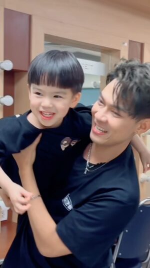 Worrawech Danuwong Instagram - ฉันจะพาเธอลอย ล่องไปในอวกาศ🐥🪐

ดูคลิปเบื้องหลัง #D2BEternity ได้แล้วที่ Youtube:DanPattie นะครับ