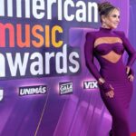 Ximena Córdoba Instagram – Nos vemos a las 9 por canal  @canalestrellas para disfrutar de los @latinamas 
Con lo mejor de la música latina ♥️
Vestido @valco_valeriacoa