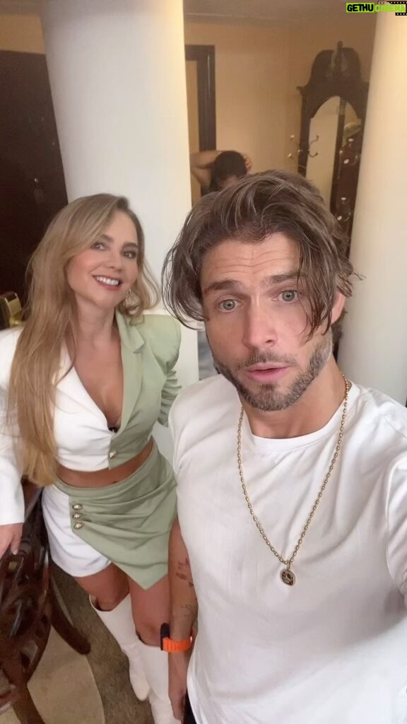 Ximena Córdoba Instagram - Feliz de poder participar en este proyecto de @nicandrodiazof y coincidir de nuevo en una novela con @horaciopancheri @canalestrellas NOS VAMOS PARA ARGENTINA 🇦🇷!!!!!