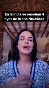 Ximena Herrera Instagram - Las 4 leyes de la espiritualidad que enseñan en la India. Leí este texto años atrás… me lo volví a cruzar y se los comparto por si les resuena. 🙏📿 #Namaste #VibraBonito #suelta #fluye 💕🙌