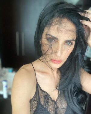 Ximena Herrera Instagram - La mujer más sexy es la que va vestida de amor propio y sabe lo que vale como mujer. 🎀 #Tbt ( La foto #10 es la mejor) #VibraBonito #VibraAlto #MerecesLoMejor #Ámate #Respétate 🪄🔮🪬🧿🌹💕