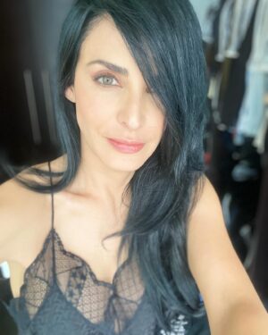 Ximena Herrera Instagram - La mujer más sexy es la que va vestida de amor propio y sabe lo que vale como mujer. 🎀 #Tbt ( La foto #10 es la mejor) #VibraBonito #VibraAlto #MerecesLoMejor #Ámate #Respétate 🪄🔮🪬🧿🌹💕