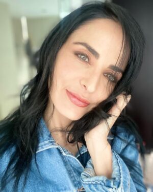 Ximena Herrera Instagram - La mujer más sexy es la que va vestida de amor propio y sabe lo que vale como mujer. 🎀 #Tbt ( La foto #10 es la mejor) #VibraBonito #VibraAlto #MerecesLoMejor #Ámate #Respétate 🪄🔮🪬🧿🌹💕
