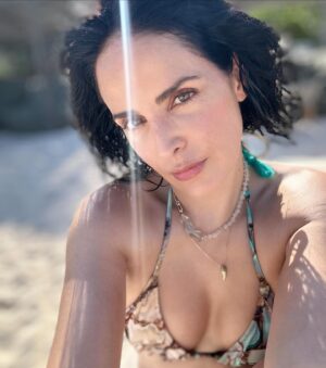 Ximena Herrera Instagram - Cada quién brilla con su propia luz. 💫🐚🧚🏻‍♂️🌊🧿