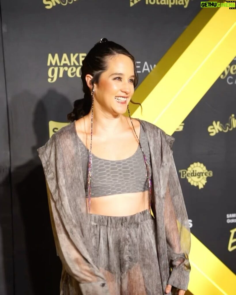 Ximena Sariñana Instagram - Pasándola padre en los #Eliotawards2023 😎✌🏼 @eliotmedia 📷 @apanauu